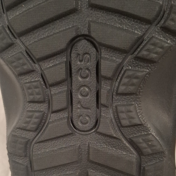 CROCS Unisex  Black Slippers Size M-5 W-7 - Picture 9 of 10